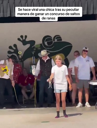 Concurso de saltos de rana: chica viral gana con salto peculiar