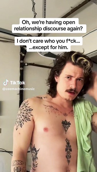 I swear, im never jealous. Also, this one drops tonight. #zeemachine #popmusic #indieartist #newmusic #singing