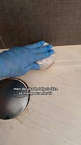 Er dine fuger blevet mørke og beskidte?😢 Med PH Ren Fuge fjerner du hurtigt og effektivt fedt, snavs og sæberester fra cementfuger og klinker 😉 Bare spray, gnub og skyl!🧼✨ | PH Import