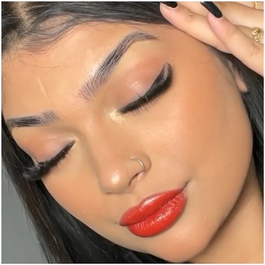 133K views · 1.2K reactions | Red lips combined with bold black eyeliner!❤️ | MetDaan Makeup | Facebook