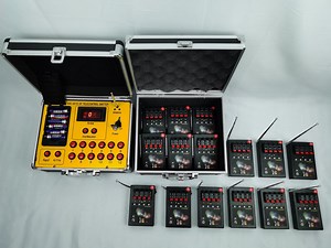 [Hot Item] Am04r-15-1200 60 Channel Wholesale Wireless Pyrotechnics Remote Control Fireworks Firing System for Wedding