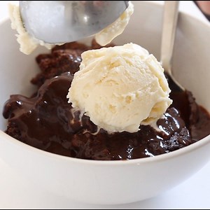 13 reactions | A decadent, gooey Hot Chocolate Fudge Pudding Cake that everyone will love! Perfect for the fall season to take to parties, family gatherings and potlucks! If you love chocolate, you will absolutely love this topped with vanilla ice cream! Here's the recipe! https://chefsavvy.com/hot-fudge-pudding-cake/ | Chef Savvy | Facebook