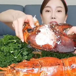 2.2M views · 10K reactions | ASMR MUKBANG | Fresh 咽 Giant King Lobster Eating Show! Real Sound Eatingshow #Mukbang #ASMR #Lobster #Seafood #Eatingshow #RealSound #Foodie #Delicious #GiantLobster #SeafoodLovers | Munch Bite Asmr | Facebook