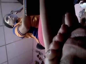 His FaCe is Her FooT ResT