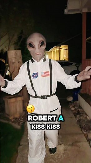 Forehead kisses 😚 #alien #robertthealien #extraterrestrial #aliensighting #kisses #kisskiss #fyp