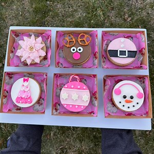 1.1M views · 17K reactions | Merry and bright – in pink delight! #milkandcookiecakes #cookiecake #asmr #12daysofchristmas #pinkchristmas | Milk & Cookie Cakes | Facebook