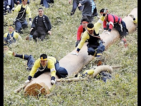 諏訪大社の御柱祭