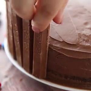 Have you ever made a Kit Kat Cake?? They're so fun, and so easy to do (really!) I'm showing you >> HOW TO MAKE A KIT KAT CAKE: https://www.recipegirl.com/kit-kat-cake/ | RecipeGirl