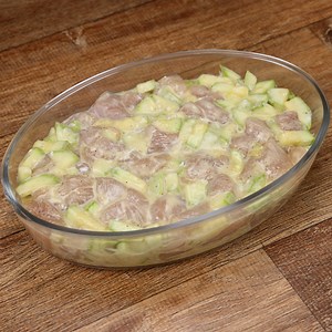 Zucchini and chicken flan the end result is so cheesy and tasty! | Recipes Yum