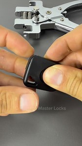 871K views · 3.3K reactions | This is how the incredible key of the automotive locksmiths works to activate your car educational theme 里朗…….. Así funciona la increíble llave de los cerrajeros automotriz para activar tu carro tema educativo朗里…… #fblifestyle #car #locksmithservices #tips #cerrajero #key #llaves | Cerrajeros Master Locks | Facebook