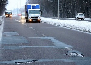 Асфальт зійшов разом зі снігом: чому так стається у Вінниці? - 33 Канал