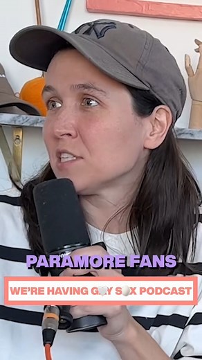 Get this clip to the right algorithm plz. Watch the full episode on YouTube, Spotify, or wherever you pod @maddietwiener @jesshendersonstandup #gay #lesbian #enby #lgbt #funnylesbian #comedy #ashleygavin | Ashley Gavin