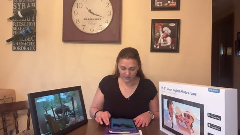 Digital Picture Frame Funcare 15.6 Inch Large WiFi Digital Photo Frame with FHD Touchscreen, Built-in 64GB Storage, Easy to Share Photos and Videos via APP, Wall Mountable