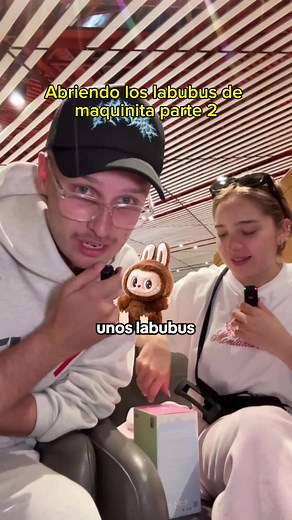 Dayanara y Zach: Abriendo Labubus de Maquinita | Parte 2