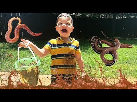 Caleb & Mommy Play Outside with Mud Pies & Muddy Puddles