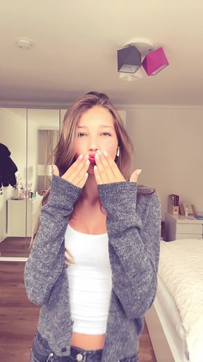 Blow a Kiss, Fire a Gun Dance Routine