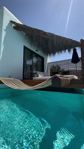 Waar denk jij dat deze tropische villa te vinden is? Zou je geloven dat @voyageavecjogarcia deze video maakte op Kreta! 😱 | Skyscanner