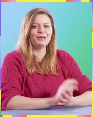 Un bon portfolio, c’est plus qu’une galerie de projets : c’est une preuve concrète de votre valeur professionnelle. Dans cette vidéo, Caroline Belot, Learning Program Manager chez OpenClassrooms, vous guide pas à pas pour créer un portfolio impactant qui met en lumière vos compétences, vos réalisations et votre méthode de travail. De la sélection des projets à la page "À propos", en passant par les études de cas et les témoignages clients, vous allez apprendre à construire une vitrine qui parle 