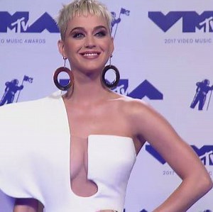 5M views · 6.8K shares | All the best red carpet moments from the 2017 #VMAs! | MTV | Facebook