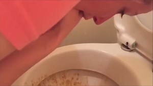 2022d - Women Vomiting 453