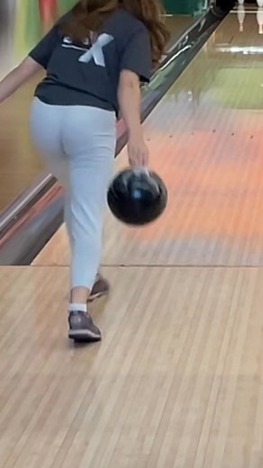 490K views · 1.4K reactions | 2-finger split conversion when she is frustrated with her first throw and lets her anger run wild... Our fans already know that Natalie is not unskilled at this  #germanbowlinggirl #BowlingGrollis #2finger #bowling #TeamNatalie #roadto50k @Top-Fans | Bowling Fanpage Natalie | Facebook