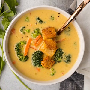 30-Minute Vegan Broccoli Cheese Soup (Gluten-Free Option)