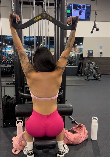 me and slow music in the gym>>> #fyp #parati #gymtok #drake #foryoupage