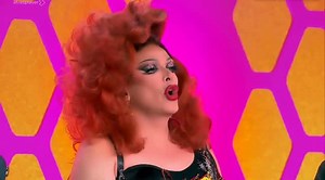 Hoy mi querida Lola Flores 🌹 hubiese cumplido 103 años. Una artista a la que admiro y he admirado siempre y que ha marcado mis noches y mis días, inspirándome en ella para llegar a ser la artista que soy hoy día ♥️ Siempre eterna Lola Flores. Aquí os dejo mi homenaje en @dragracees 💋💋💋 | Satin Greco