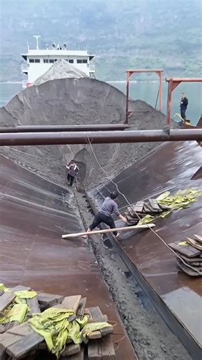 24K views · 198 reactions | Barge unloads 3000 tons of alluvial sand | USA Machines Channel | Facebook
