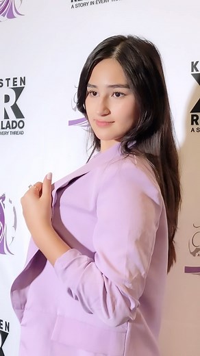 19K views · 4.8K reactions | #halffilipinahalfamerican #simple #gorgeous #vlogger #beautiful #singer #reels #Model #artist #ootd #smile | Roxy Hodzic | Facebook