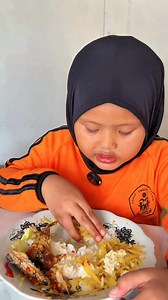 2.8M views · 57K reactions | Ketika ulel makan sambil meluapkan isi hati  #fypjangkauanluas #fbreelsfypシ゚viralシ #MKfbpro #fypfbpro #fypviral #mukbanganak #monetisasi #ulel #mukbang #mukbangasmr | Aurelia Nisa A | Facebook