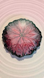 1.3M views · 25K reactions | Candy Cane Resin Coaster  #epoxy #resin #epoxyresin #resincoasters #resincrafts #resinartist #resinbloom #resinart #handmade #viral #diy #art #reels #fyp #facebookreels #reelsoffacebook | SK Art House | Facebook