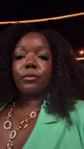 Renee Jones on Instagram: "👋🏾😁 Hello #gettoknowme !"