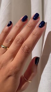 Notre nouvelle collection "OPI Fall Wonders" apportera à vos client.e.s de la douceur et de l'apaisement. Quelle(s) teinte(s) préférez-vous ? 💅 Teintes de la gauche vers la droite : Redveal Your Truth, Midnight Mantra, Suzi Takes A Sound Bath & Rust & Relaxation | OPI France