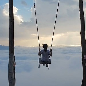 Swinging above the clouds in Turkey 😍☁️ | UNILAD Adventure