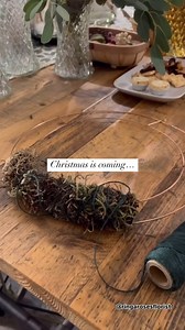 Get into the festive spirit early this year by booking onto a Christmas wreath making workshop and supporting your local florist 🤲✨ Find a florist workshop near you here 👉 https://bit.ly/3EO3XBk [🎥 @ringarosesflorist] | Interflora UK