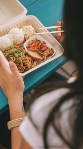 Pack a hearty appetite for Maui's food scene! 🍴🌽🍉🌶️🥝🥬🥥🧄 From farm-fresh produce to freshly caught fish, savour local favorites and discover delicious, affordable eats at Maui's best food trucks in Kāʻanapali, Kahului, Kapalua, Kīhei, and Wailuku. 🚚 #VisitMaui - 🔗 • Discover more at https://bit.ly/4aRFTLW | Hawaii – gohawaii.com