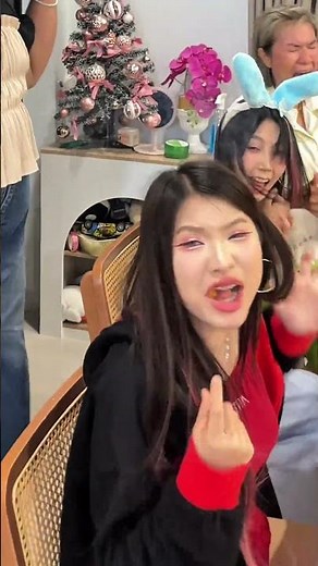 แกล้งเพื่อนด้วยเชือกเสียงดัง 💓