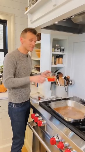 120K views · 2.3K reactions | Here’s how to make homemade gravy for Thanksgiving (or any time!) 殺 Follow me for more #fyp #reels #diy #usa #asmr #preserve #natureza #nature #flowers #gardening #plants #flower #avocado #avocados #diy #asmr #garden #food #homeoffice #handmade #yummy #dinner #lifestyle #foodlover #follow #magic #organicgardening #instadaily #tiktokstar #minecraft #food #eggshells #fertilizer | Little News Star | Facebook