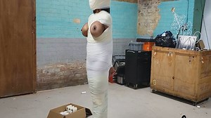 Dawn - Snoop Gets Mummified and Cocooned! (WMV Format)