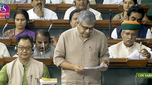 Data Protection Bill: डिजिटल व्यक्तिगत डेटा संरक्षण विधेयक लोकसभा में हुआ पेश, विपक्षी पार्टियां कर रही विरोध - Digital Personal Data Protection Bill 2023 introduced in Lok Sabha