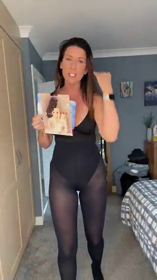 These Falke tights are stunning. Especially if you have crazy long legs like me! #tights #giantess #tallwomen