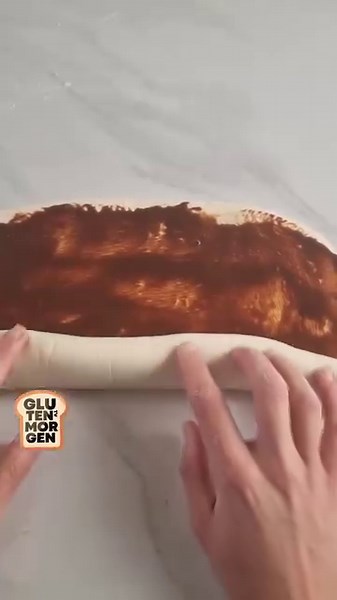 Babka: sweet cake with cocoa paste 🍞🍫 Is it bread, is it cake? It's the mix of the two and the result is delicious! The #babka is also a must in any Jewish bakery. Ingredients - 1° dough: -Flour 240 gr. -Sourdough Starter 214 gr. -Milk 50 ml. -Water 20 ml. -Butter 30 gr. Ingredients - 2nd dough: -Flour 240 gr. -Milk 240 ml. -Water 20 ml. -Butter 32 gr. -Salt 9 gr. -Milk egg (Eggwash). -Cocoa paste 100 gr. 1️⃣ Make the 1° dough in a mixer for about 15 minutes. Let it rest at room temperature fo