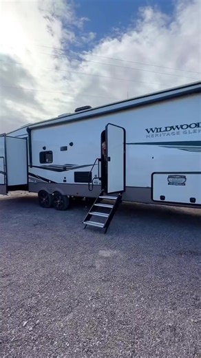 Biggest bunkhouse ever! What would you use that room for #rvlife #rvtour #fifthwheel #ReadySetLift | BIG RV