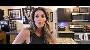 Jouer au strip poker avec ma belle-mère sexy - Partie 1 - Coco Vandi