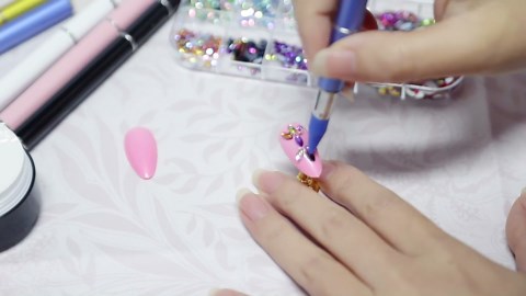 WOKOTO 5 PCS Double-Side Rhinestone Picker Tools With Caps, Wax Pencil For Rhinestones Applicator Dotting Tools Nail Art Gem Pen Rhinestone Pen Tool Wax Pen For Rhinestones Gem Picker Bedazzling Tool