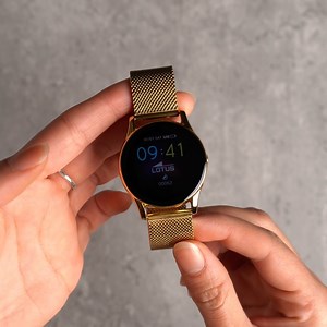 Lige nu får du 19% RABAT på Lotus Smartime😍 Se uret her👉 ditur.dk/lotus-smartime-l50003-1 Klassisk, stilet og feminint smartwatch, som giver dig alle de nødvendige funktioner til både hverdag og træning💪 | Ditur