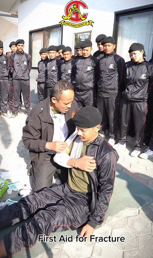 In today’s session, our trainees gained practical knowledge on First Aid Training for Fractures, enhancing their emergency response skills and preparedness. 🩹💪 . . #garudtrainingcentre #LearningInAction #FirstAidTraining #FractureTraining #EmergencyCare #SafetyTraining #TraineeSession #SkillDevelopment #WorkplaceSafety #GarudTraining #SafetyFirst #HandsOnLearning #PracticalTraining #EmergencyResponse #ProfessionalGrowth #HealthAndSafety | Garud Training Center Pvt. Ltd