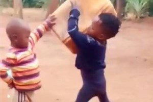 Cute babies get into a fight | Opera News Kenya