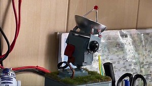 This Arduino-driven antenna turret toy sits on Viorel Racoviteanu's desk and points in the direction of the ISS or any other satellites he's receiving: https://bit.ly/3nKxva5 | Arduino